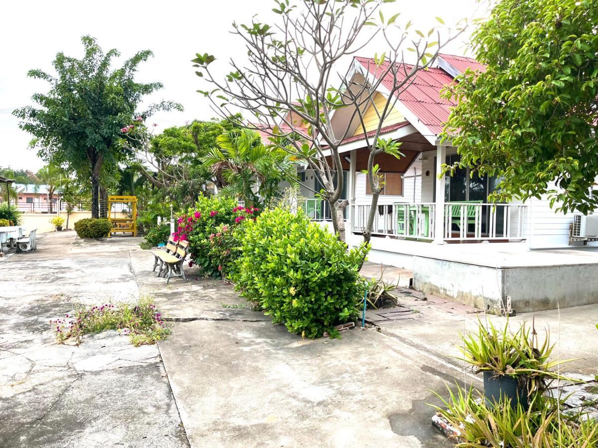Insook Ko Larn Resort Ko Lan Exterior foto
