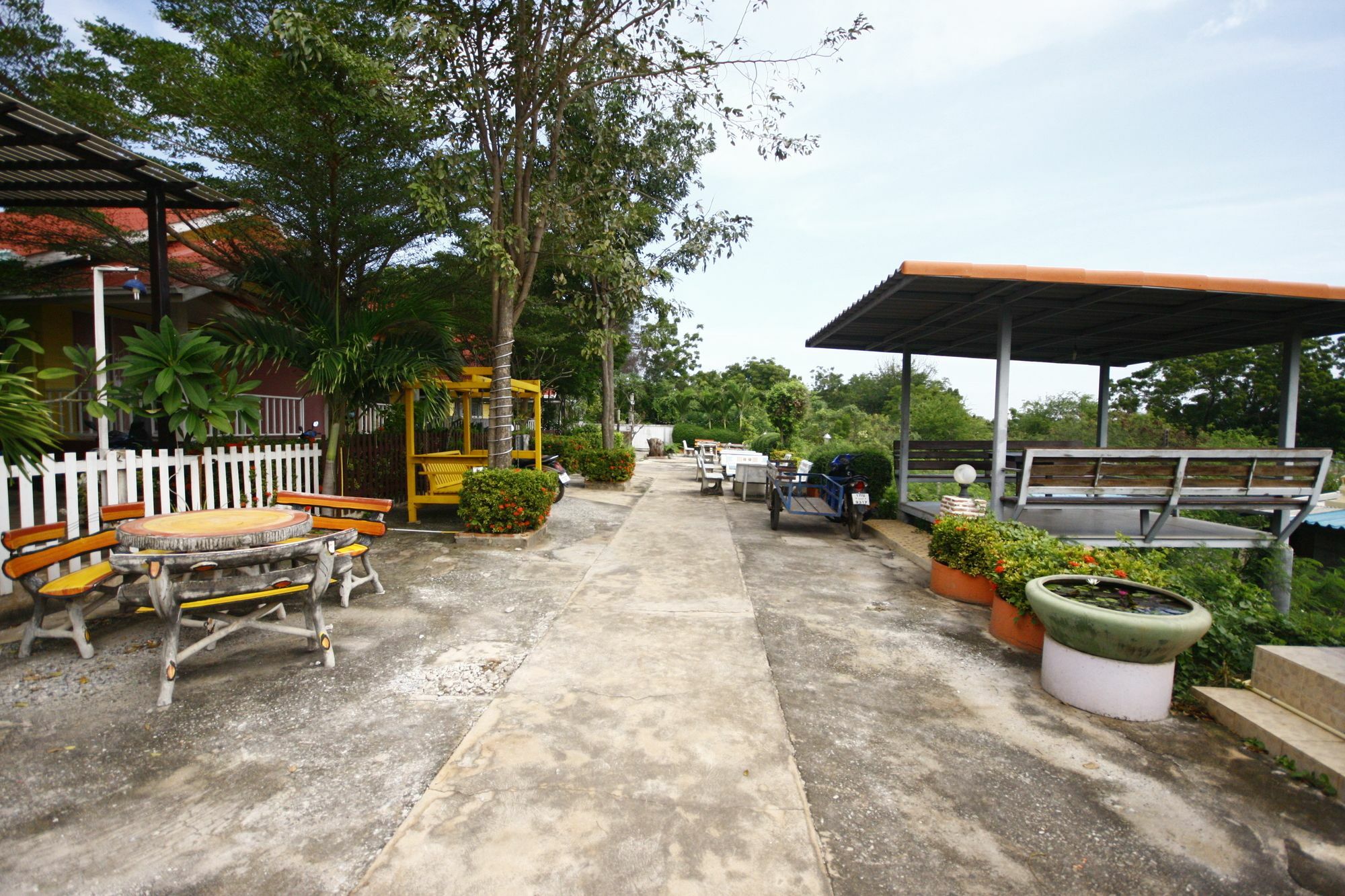 Insook Ko Larn Resort Ko Lan Exterior foto